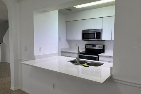 Townhouse in Brandon, Florida 2 bedrooms, 107.67 sq.m. № 2235201 - photo 6