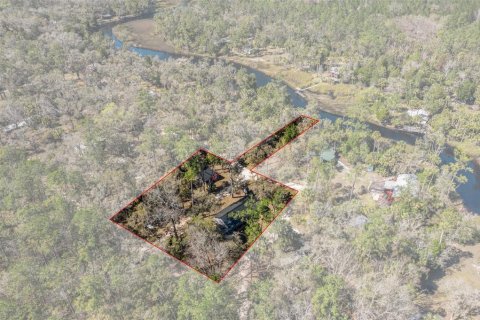 House in Inglis, Florida 5 bedrooms, 155.89 sq.m. № 1733849 - photo 2