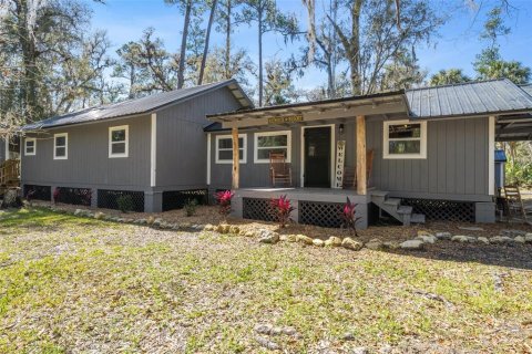 House in Inglis, Florida 5 bedrooms, 155.89 sq.m. № 1733849 - photo 1