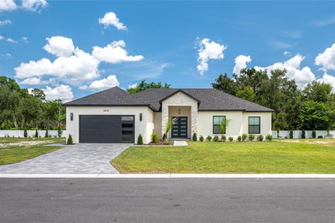 House in Lakeland, Florida 4 bedrooms, 217.48 sq.m. № 2304336