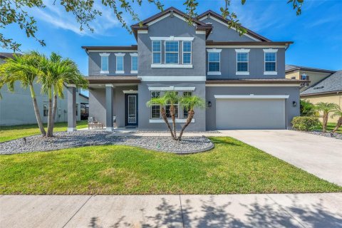 House in Riverview, Florida 5 bedrooms, 332.31 sq.m. № 1829878 - photo 1