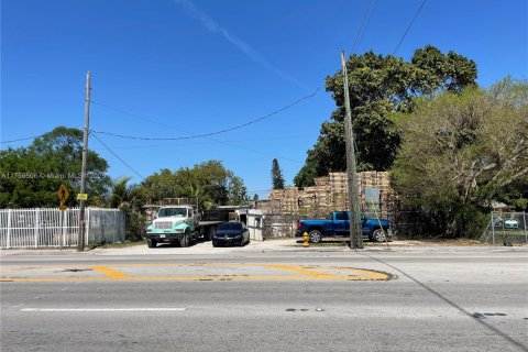 Коммерческая недвижимость в Майами, Флорида № 2046130