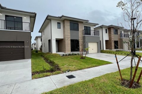 House in AURORA in Florida City, Florida 5 bedrooms, 176.7 sq.m. № 1726304 - photo 14