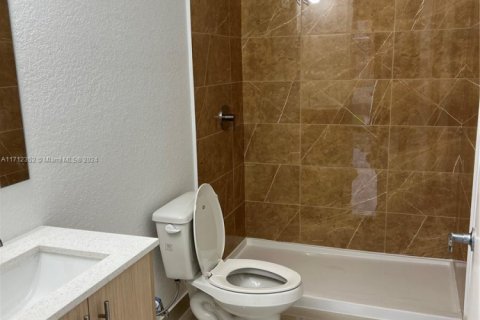 House in AURORA in Florida City, Florida 5 bedrooms, 176.7 sq.m. № 1726304 - photo 17