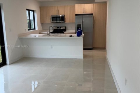House in AURORA in Florida City, Florida 5 bedrooms, 176.7 sq.m. № 1726304 - photo 1