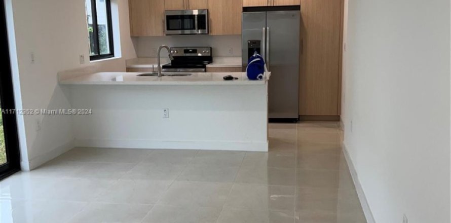 House in AURORA in Florida City, Florida 5 bedrooms, 176.7 sq.m. № 1726304