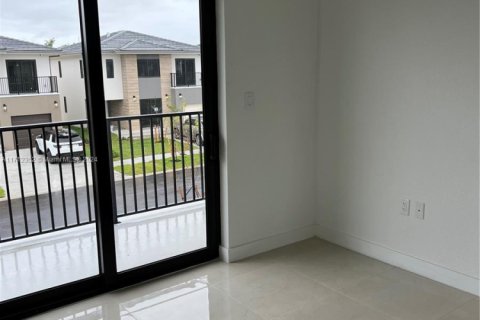 House in AURORA in Florida City, Florida 5 bedrooms, 176.7 sq.m. № 1726304 - photo 22