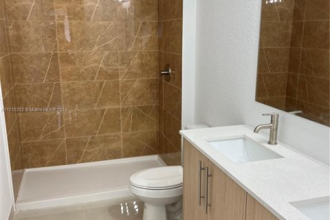 House in AURORA in Florida City, Florida 5 bedrooms, 176.7 sq.m. № 1726304 - photo 25