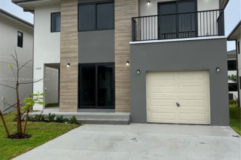 House in AURORA in Florida City, Florida 5 bedrooms, 176.7 sq.m. № 1726304 - photo 10
