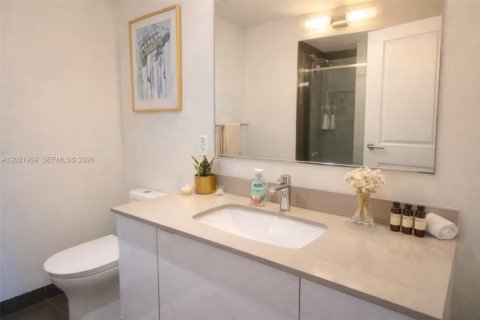 Condo in Miami, Florida, 1 bedroom  № 2242294 - photo 9