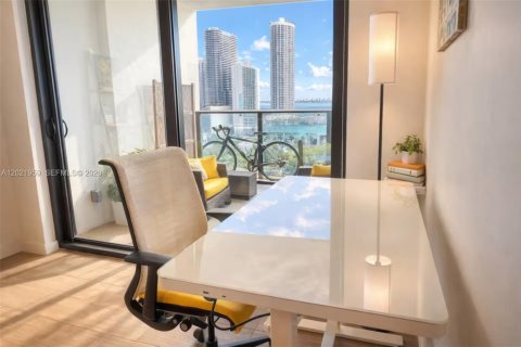Condo in Miami, Florida, 1 bedroom  № 2242294 - photo 12