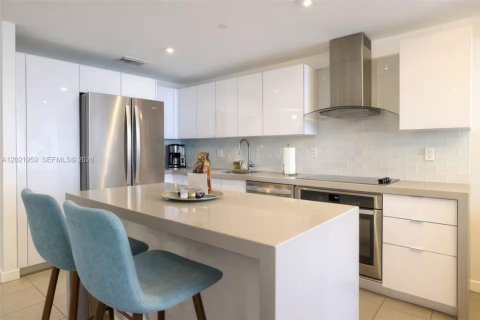 Condo in Miami, Florida, 1 bedroom  № 2242294 - photo 5