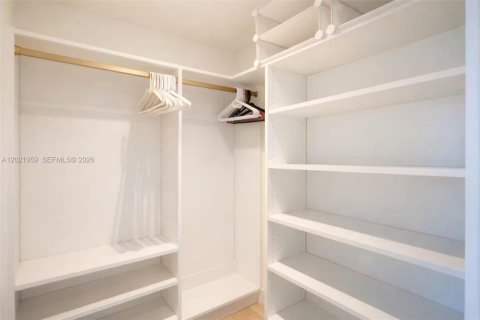 Condo in Miami, Florida, 1 bedroom  № 2242294 - photo 8