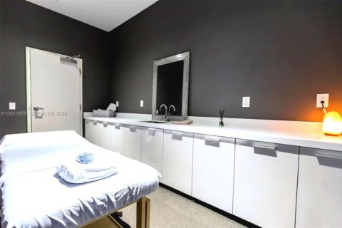 Condo in Miami, Florida, 1 bedroom  № 2242294 - photo 27