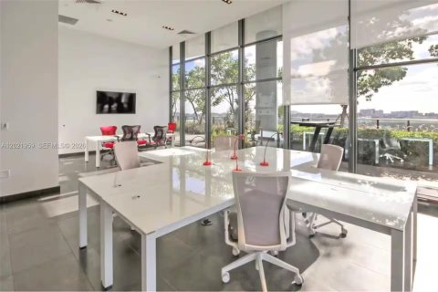 Condo in Miami, Florida, 1 bedroom  № 2242294 - photo 21