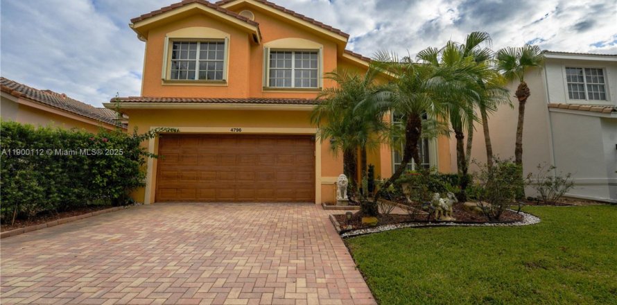 House in Delray Beach, Florida 3 bedrooms, 253.9 sq.m. № 1970356
