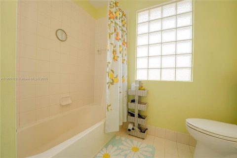 House in Delray Beach, Florida 3 bedrooms, 253.9 sq.m. № 1970356 - photo 30