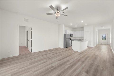 House in Lake Alfred, Florida 3 bedrooms, 135.54 sq.m. № 1902583 - photo 10