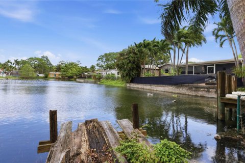 Casa en venta en Dania Beach, Florida, 3 dormitorios, 170.75 m2 № 2048658 - foto 3