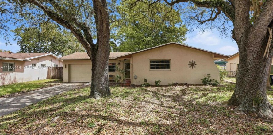 Casa en Dania Beach, Florida 3 dormitorios, 170.75 m2 № 2048658