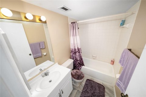 Condo in Tampa, Florida, 2 bedrooms  № 2143022 - photo 21