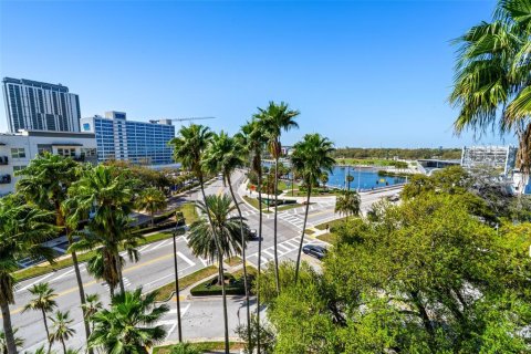Condo in Tampa, Florida, 2 bedrooms  № 2143022 - photo 24