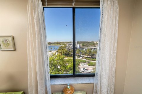 Condo in Tampa, Florida, 2 bedrooms  № 2143022 - photo 18
