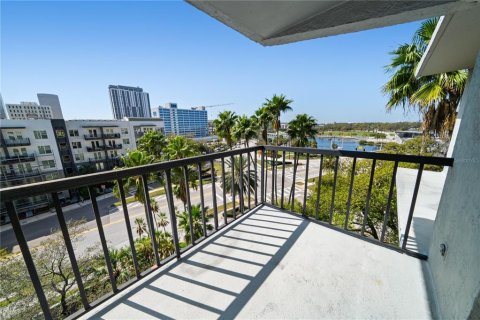 Condo in Tampa, Florida, 2 bedrooms  № 2143022 - photo 20