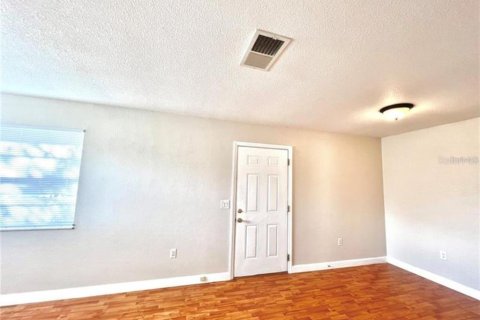 Apartamento en alquiler en Winter Haven, Florida, 2 dormitorios, 66.89 m2 № 2197468 - foto 4