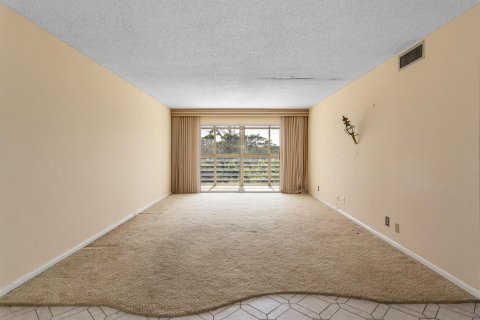 Condo in Coconut Creek, Florida, 2 bedrooms № 2088433 - photo 9
