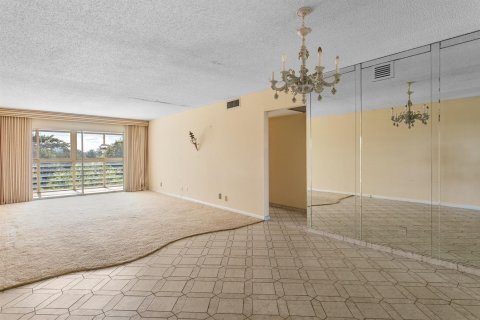 Condo in Coconut Creek, Florida, 2 bedrooms № 2088433 - photo 13