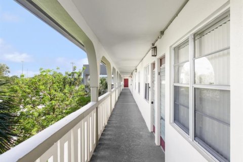Condo in Coconut Creek, Florida, 2 bedrooms № 2088433 - photo 4