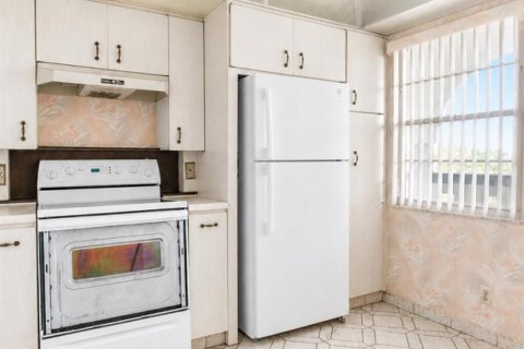 Condo in Coconut Creek, Florida, 2 bedrooms № 2088433 - photo 19