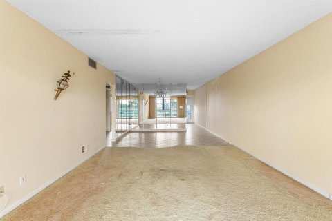 Condo in Coconut Creek, Florida, 2 bedrooms № 2088433 - photo 15