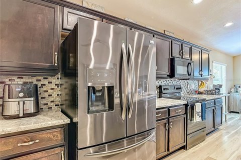 Villa ou maison à vendre à Zephyrhills, Floride: 4 chambres, 158.96 m2 № 1757492 - photo 11