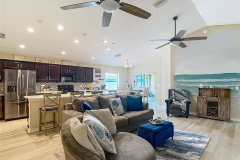 Villa ou maison à vendre à Zephyrhills, Floride: 4 chambres, 158.96 m2 № 1757492 - photo 4