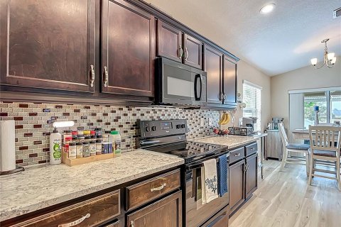 Villa ou maison à vendre à Zephyrhills, Floride: 4 chambres, 158.96 m2 № 1757492 - photo 13