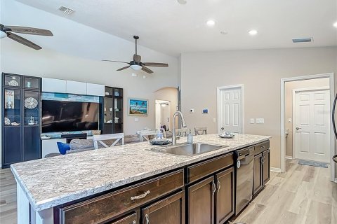 Villa ou maison à vendre à Zephyrhills, Floride: 4 chambres, 158.96 m2 № 1757492 - photo 14