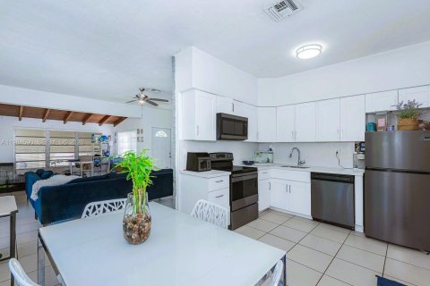 Casa en venta en Hallandale Beach, Florida, 2 dormitorios, 91.97 m2 № 2045758 - foto 4