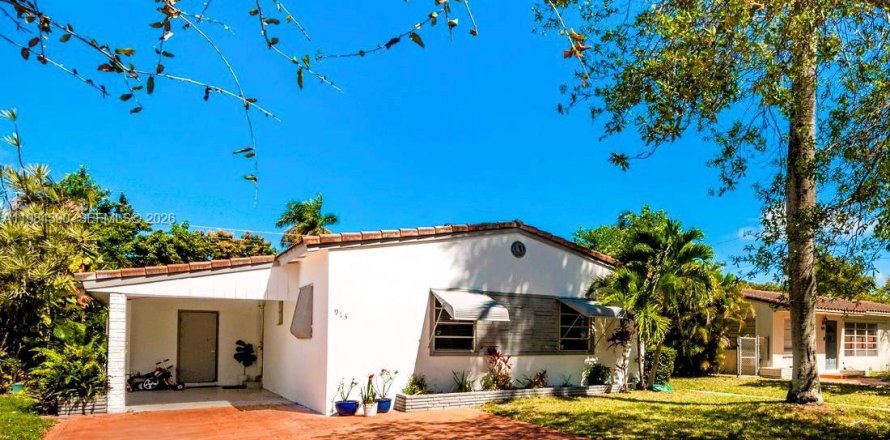 Casa en Hallandale Beach, Florida 2 dormitorios, 91.97 m2 № 2045758