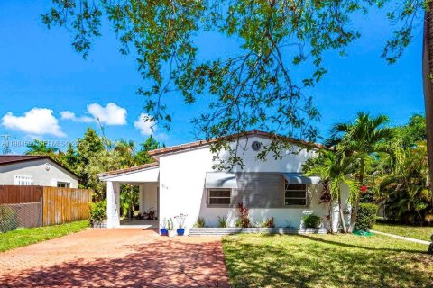 Casa en venta en Hallandale Beach, Florida, 2 dormitorios, 91.97 m2 № 2045758 - foto 2