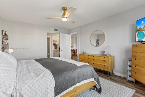 Купить кондоминиум в Тамарак, Флорида 2 спальни, 112.88м2, № 1985500 - фото 18