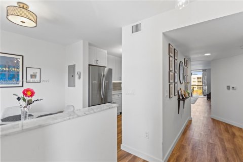 Купить кондоминиум в Тамарак, Флорида 2 спальни, 112.88м2, № 1985500 - фото 14