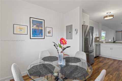 Купить кондоминиум в Тамарак, Флорида 2 спальни, 112.88м2, № 1985500 - фото 20