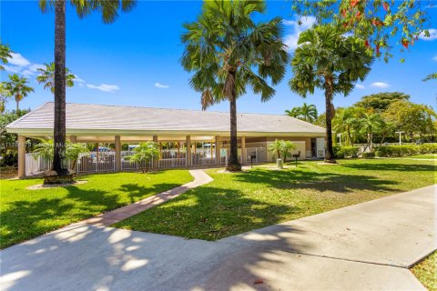 Купить кондоминиум в Тамарак, Флорида 2 спальни, 112.88м2, № 1985500 - фото 7