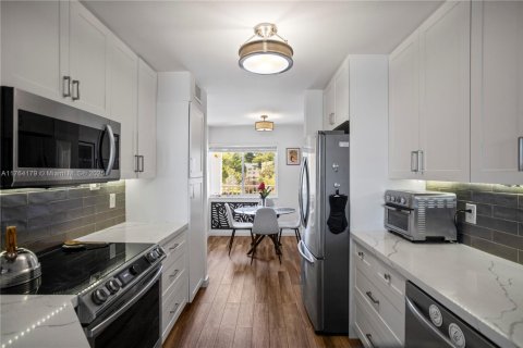 Купить кондоминиум в Тамарак, Флорида 2 спальни, 112.88м2, № 1985500 - фото 30