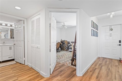 Купить кондоминиум в Тамарак, Флорида 2 спальни, 112.88м2, № 1985500 - фото 26