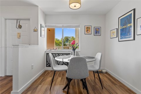 Купить кондоминиум в Тамарак, Флорида 2 спальни, 112.88м2, № 1985500 - фото 24