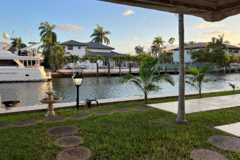 Condo in North Miami Beach, Florida, 1 bedroom № 1984755 - photo 2