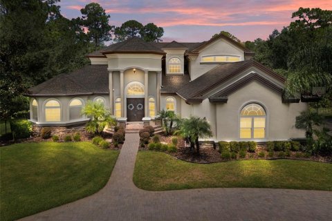 Casa en venta en New Port Richey, Florida, 6 dormitorios, 394.83 m2 № 1902777 - foto 2